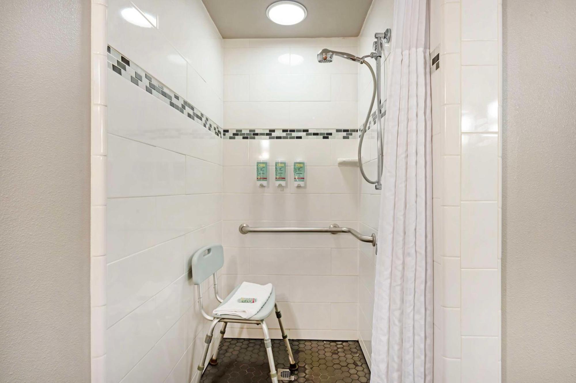 Best Western Cedar Inn & Suites Анджелс-Кэмп Экстерьер фото