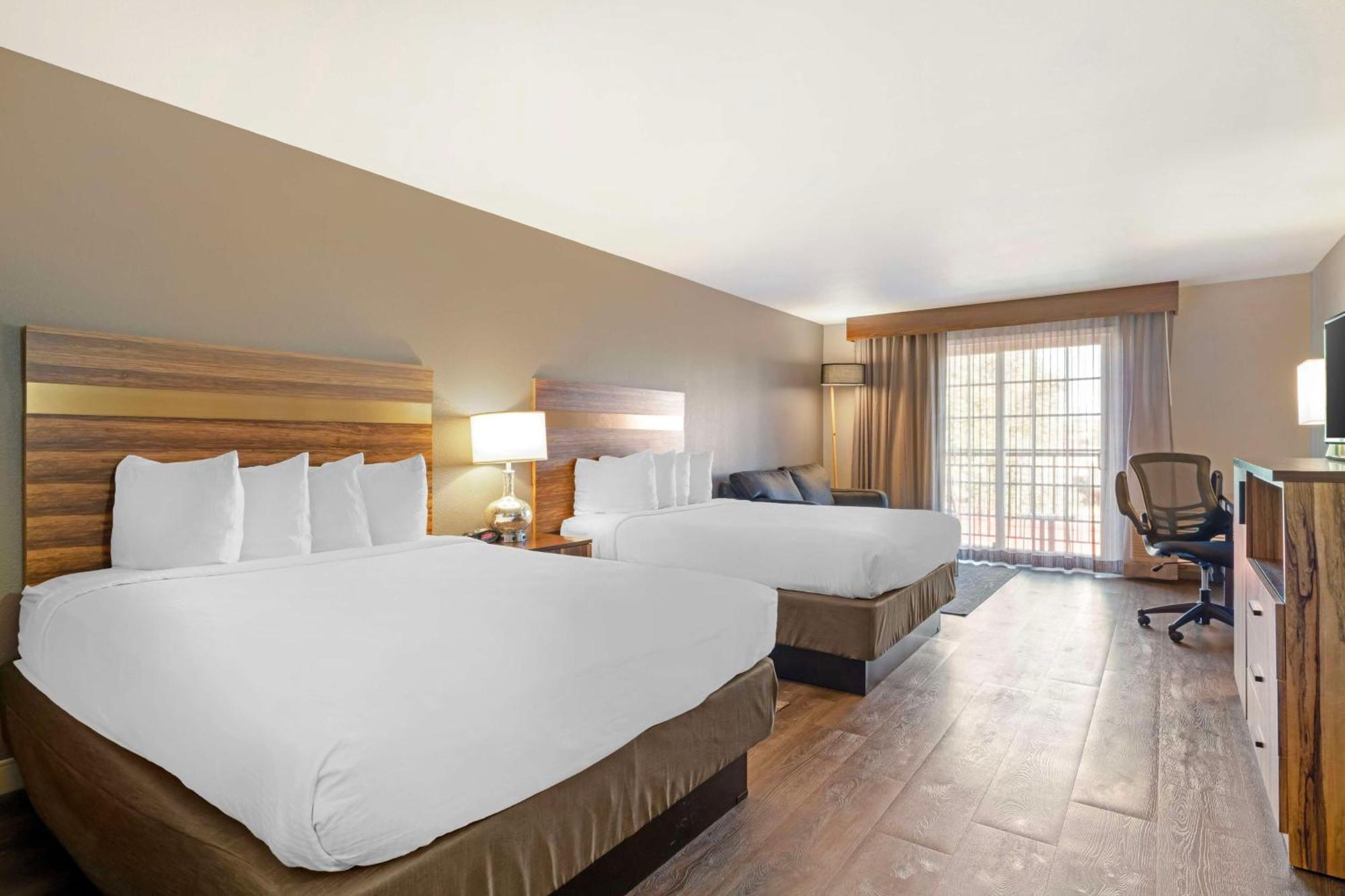 Best Western Cedar Inn & Suites Анджелс-Кэмп Экстерьер фото