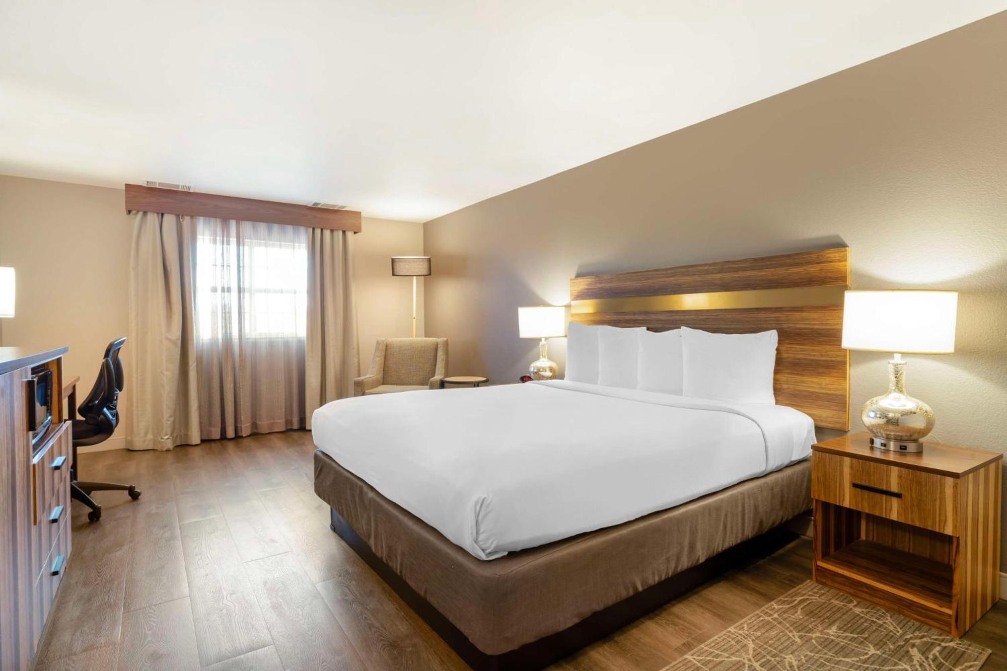 Best Western Cedar Inn & Suites Анджелс-Кэмп Экстерьер фото