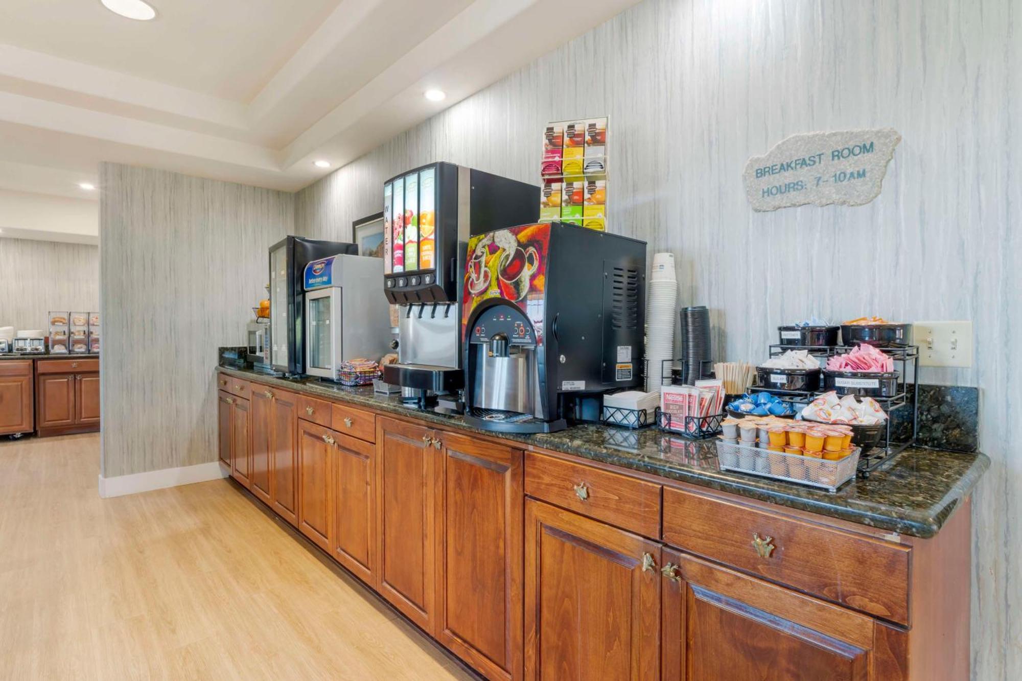 Best Western Cedar Inn & Suites Анджелс-Кэмп Экстерьер фото